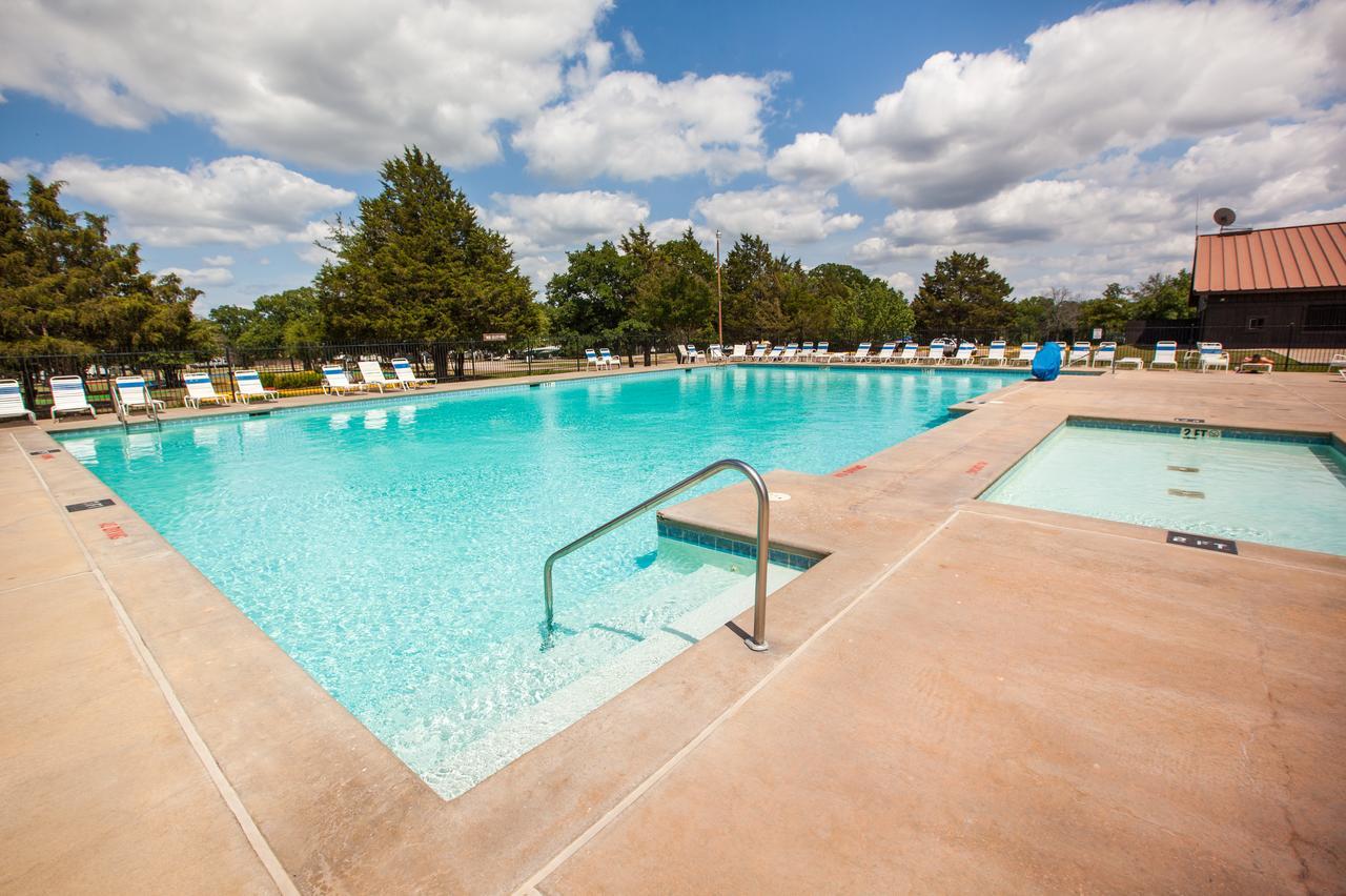 Willow Spring Lake Texoma Camping Resort Cabin 4 מראה חיצוני תמונה